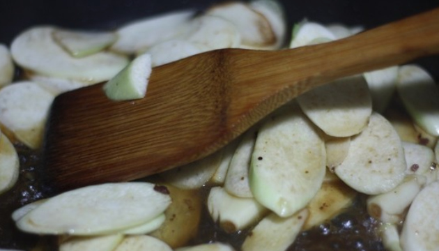 如何炒牛肉嫩点