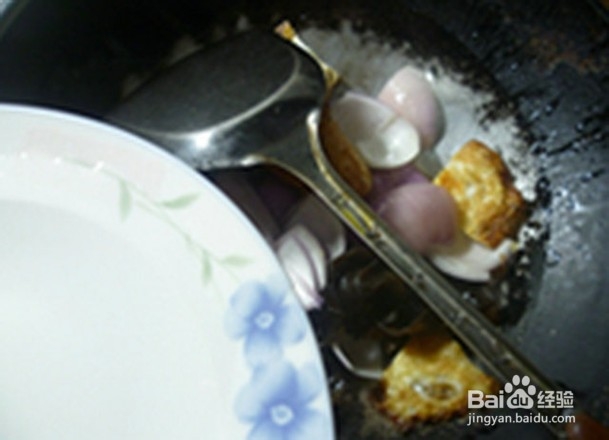 黑木耳洋葱炒荷叶蛋