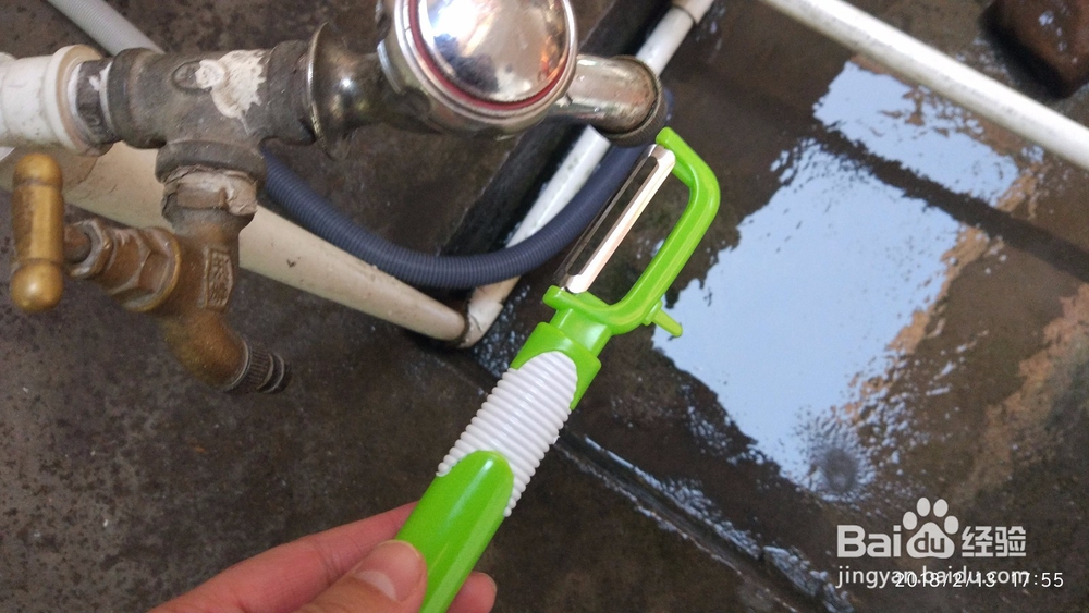 怎么用削皮刀削萝卜皮