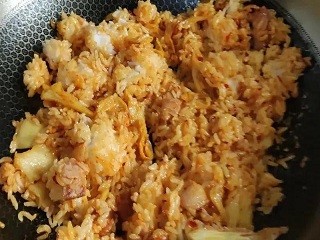 泡菜培根芝士炒饭怎么做