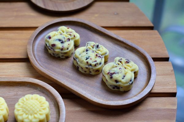 蔓越莓奶香绿豆糕