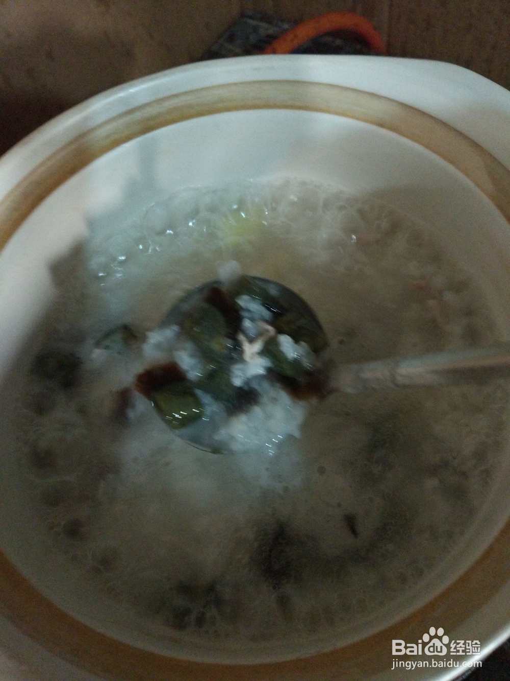 皮蛋瘦肉粥的做法