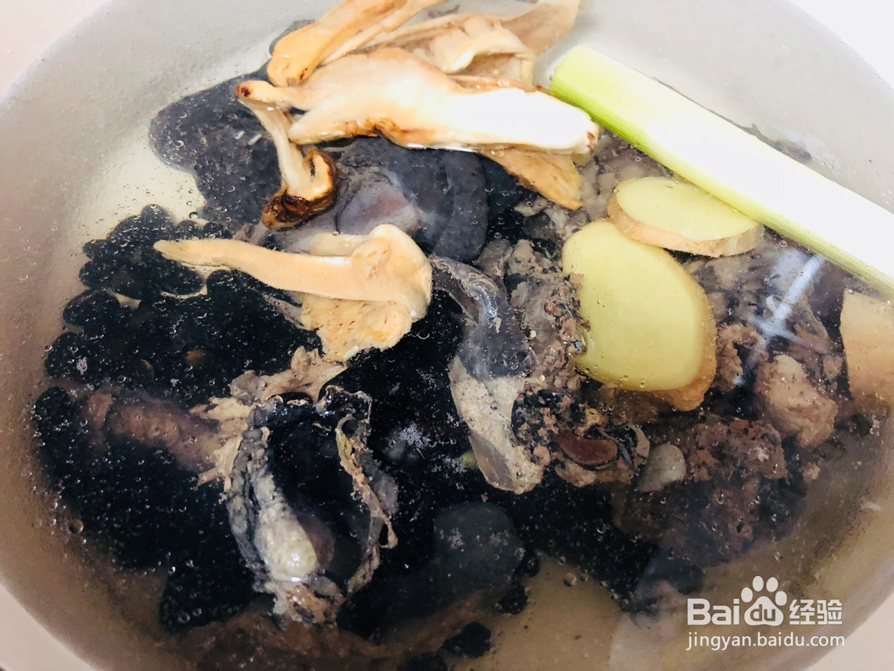 滋补乌鸡汤的做法