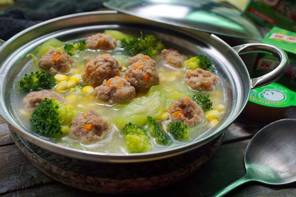 肉丸子杂蔬浓汤