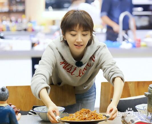 怎么哄男生开心