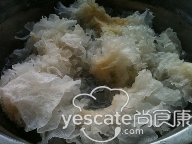 滋阴润肺美肤祛斑抗衰美人必食红枣红豆银耳羹