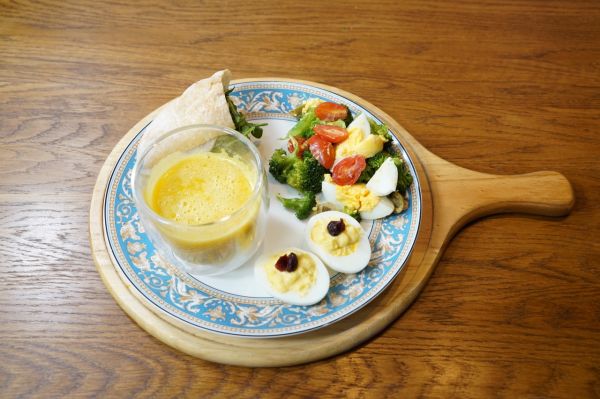 魔鬼蛋配西兰花沙拉