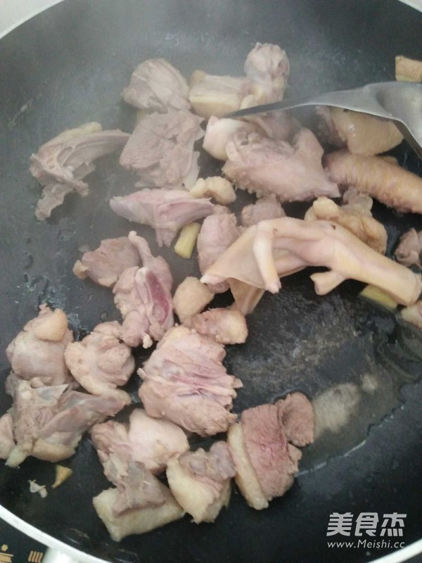 老鸭萝卜汤的做法