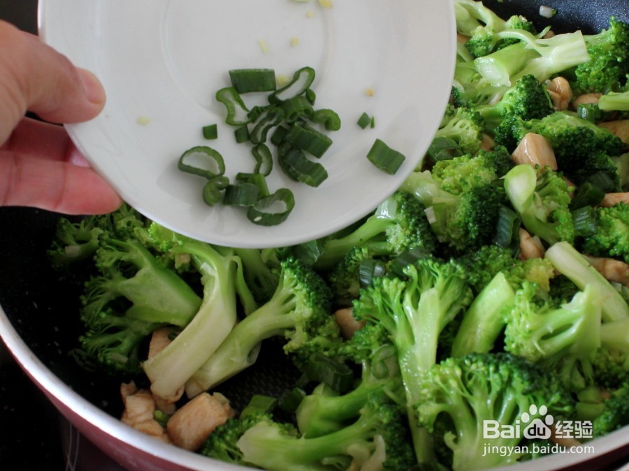 西兰花炒鸡丁的做法，西兰花炒鸡丁怎么做好吃
