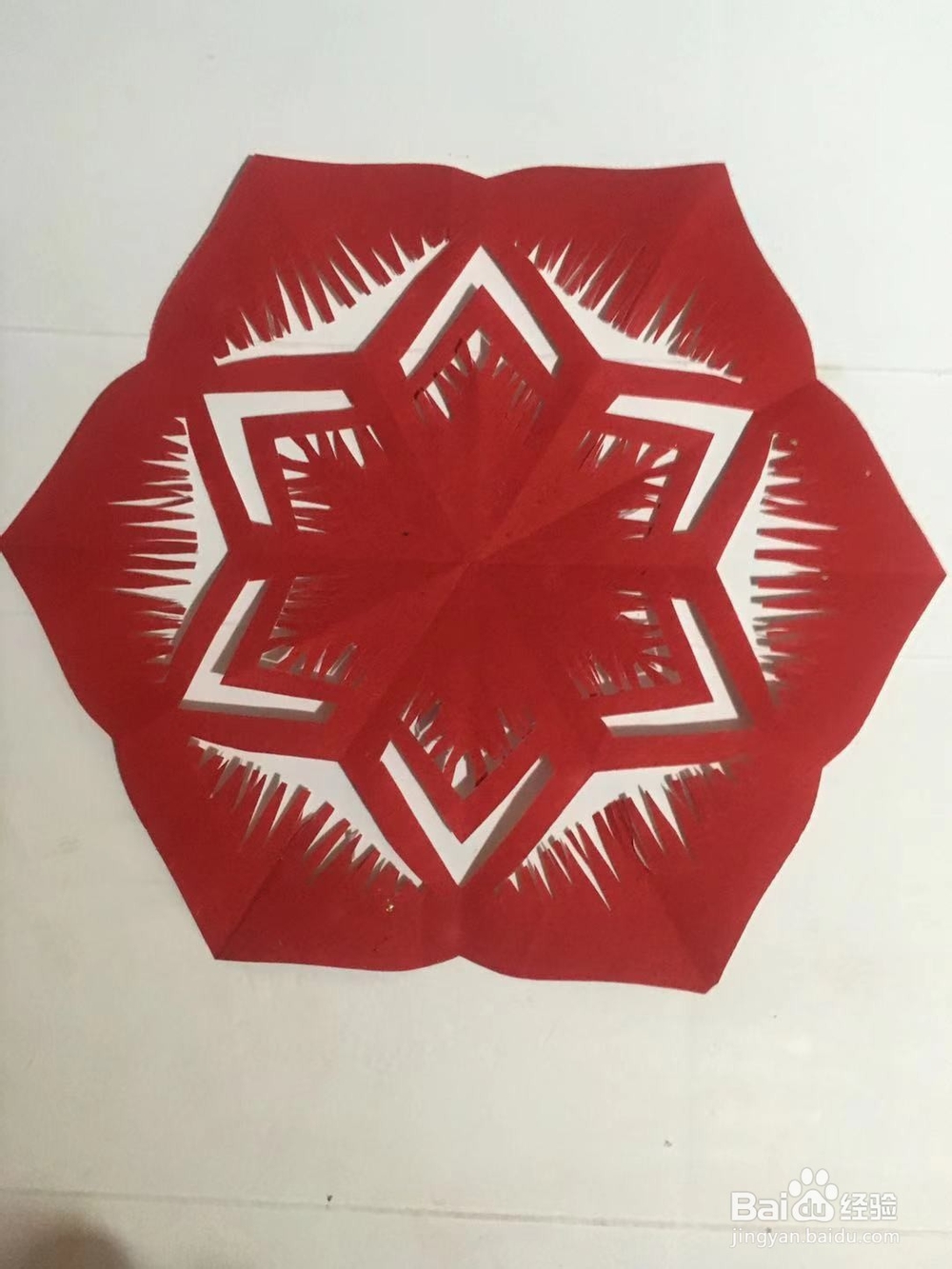 一颗漂亮的六芒星花样剪纸图案 怎样用彩纸裁剪