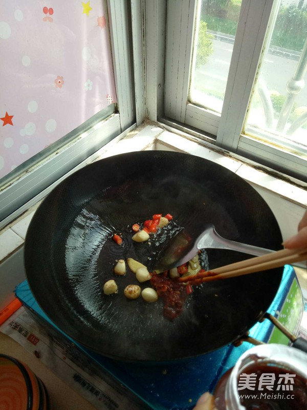 砂锅肥肠的做法