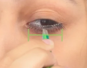 假眼睫毛怎么粘