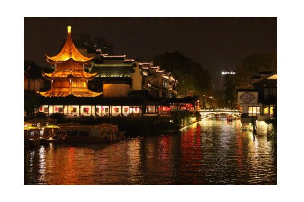 月夜听泉古刹闻钟后两句是什么