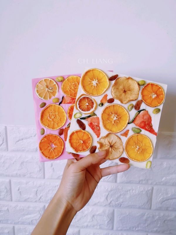 四种口味网红果干巧克力