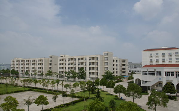 有本科学历还能再考中专吗