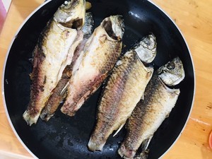 酱焖鲫鱼怎么做