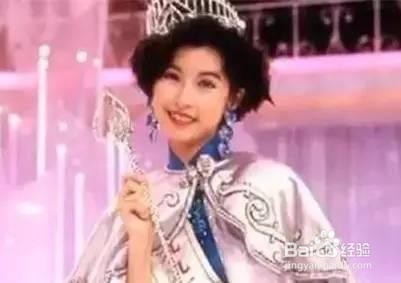 当年她嫁给了跑龙套出身的他，现在幸福了18年