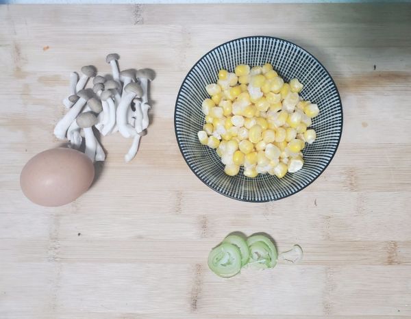 鸡蛋玉米菌菇汤