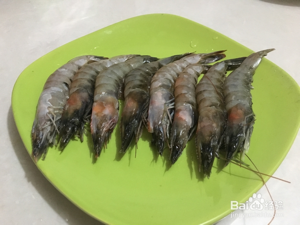 <b>自己做面包糠滚小海虾海鲜美食</b>