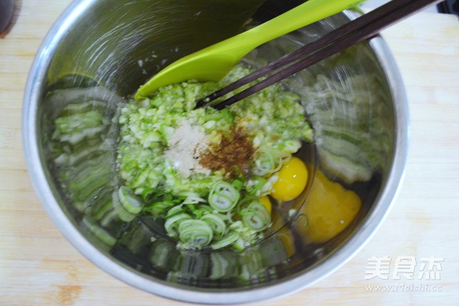 西葫芦鸡蛋软饼-10分钟轻松做早餐