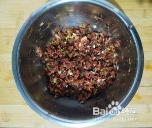 吃一口流汤的糯米丸子