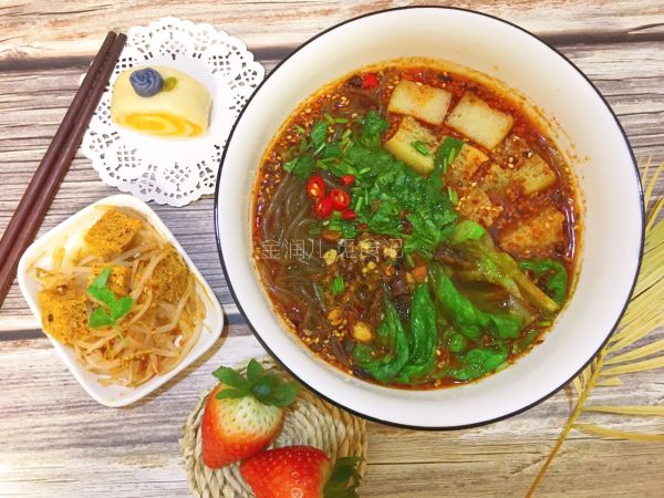 太好吃了～嗦了这碗酸辣粉