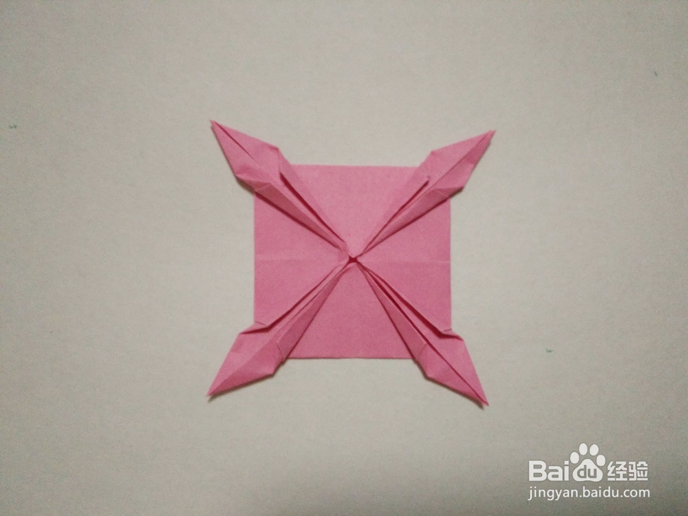 粉嫩的十二瓣立体纸花的折纸方法