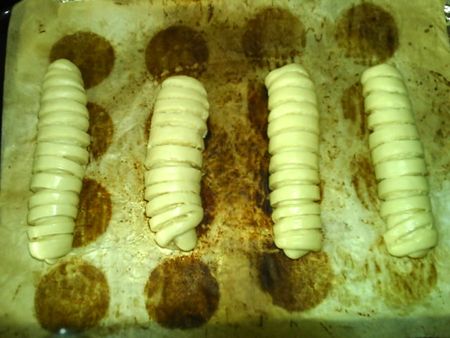 豆沙毛毛虫面包