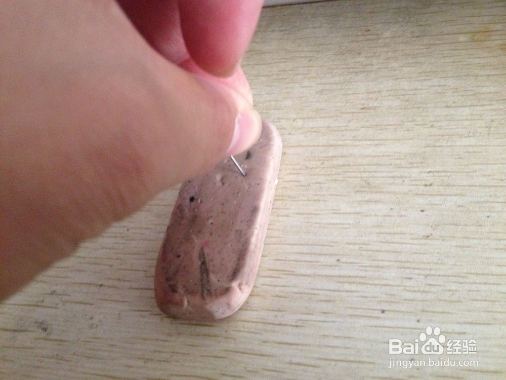如何用手机插针和橡皮做简易手机支架