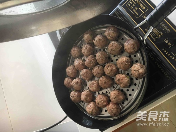 羊肉香菇蒸丸子