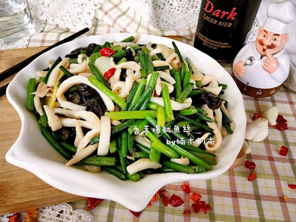 韭菜苔爆炒鱿鱼丝