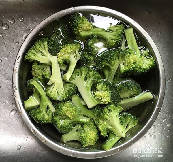 瘦肉炒西兰花的制作方法