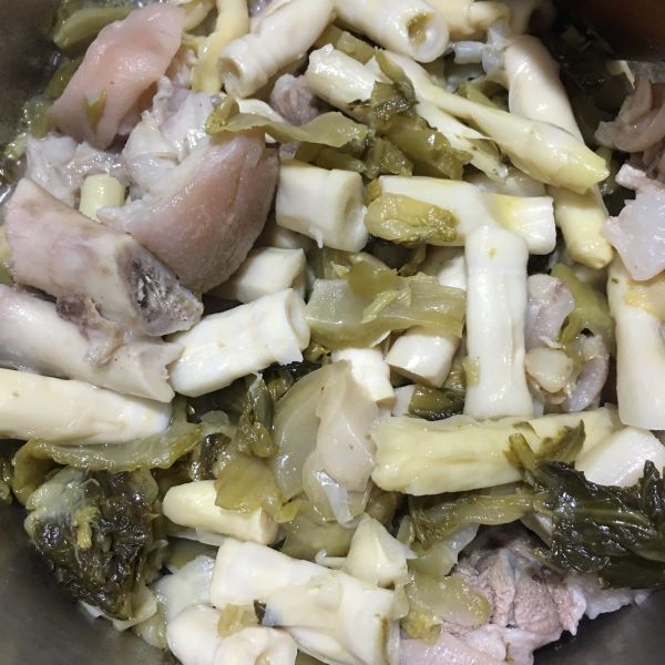 猪脚酸菜煲春笋