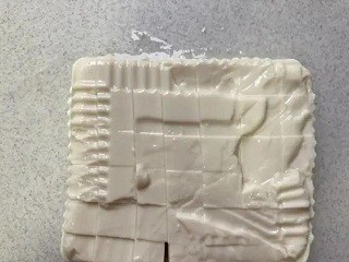 金汤虾仁豆腐怎么做？