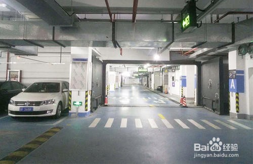 新车无牌怎么进停车场