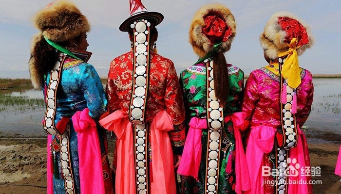 在旅行中摆这样的poss，拍出的效果会更有气质。