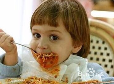 如何教宝宝使用餐具?