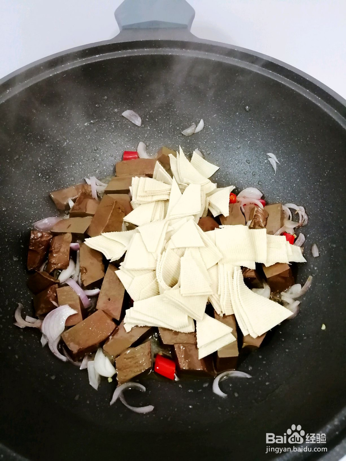 鸭血炖干豆腐的做法