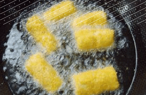 蛋酥香蕉卷的做法