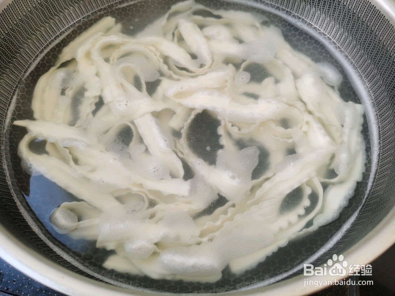花蛤温拌刀削面的做法