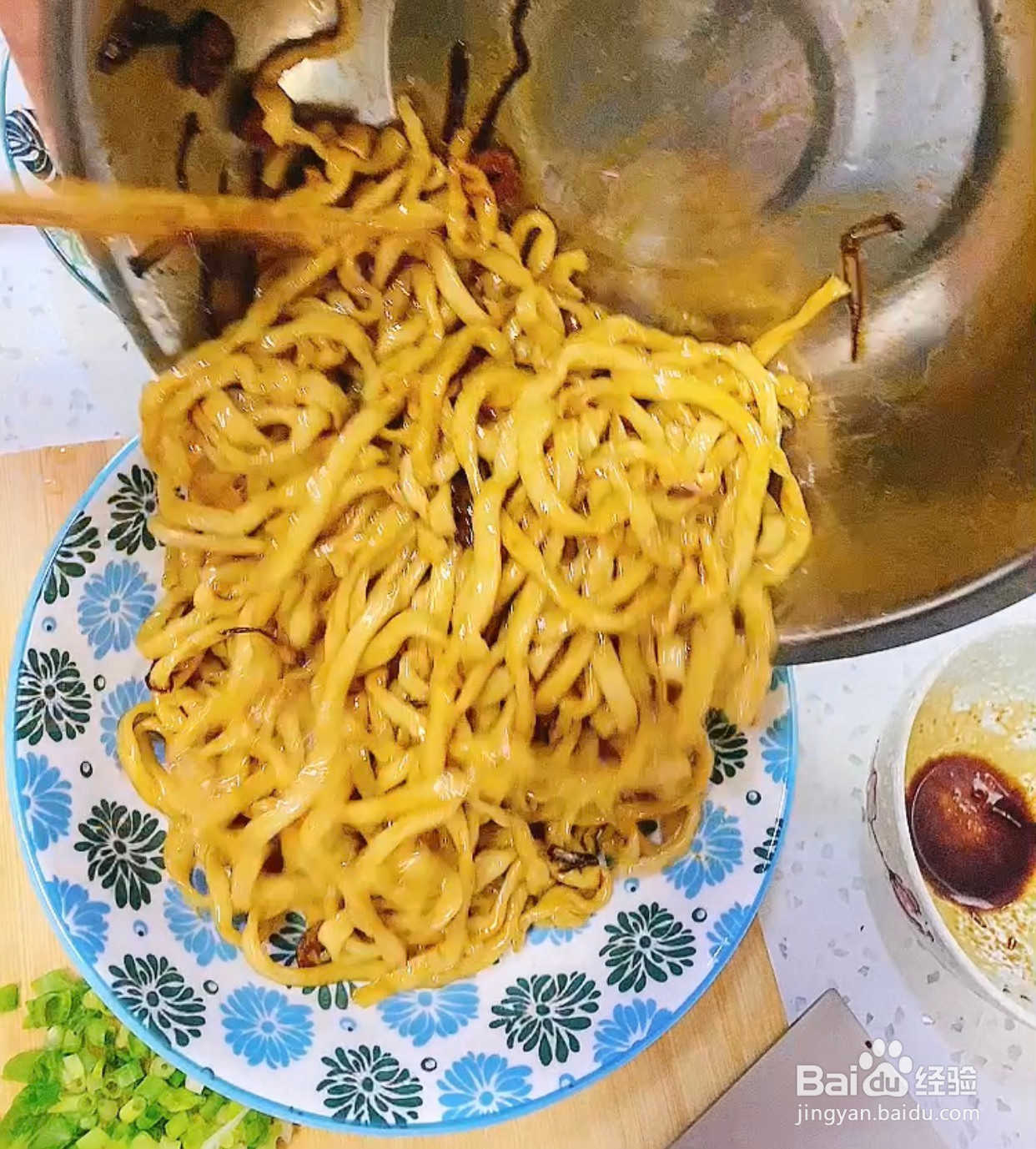 10分钟搞定的葱油拌面的做法