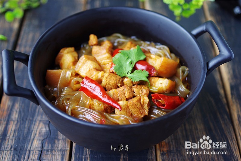 五花肉炖粉条——五花肉粉条一起炖，香惨了！