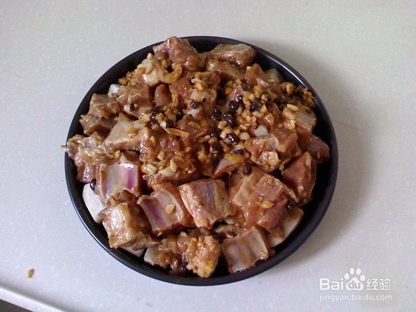 如何在家就能做一份香芋蒸排骨呢?