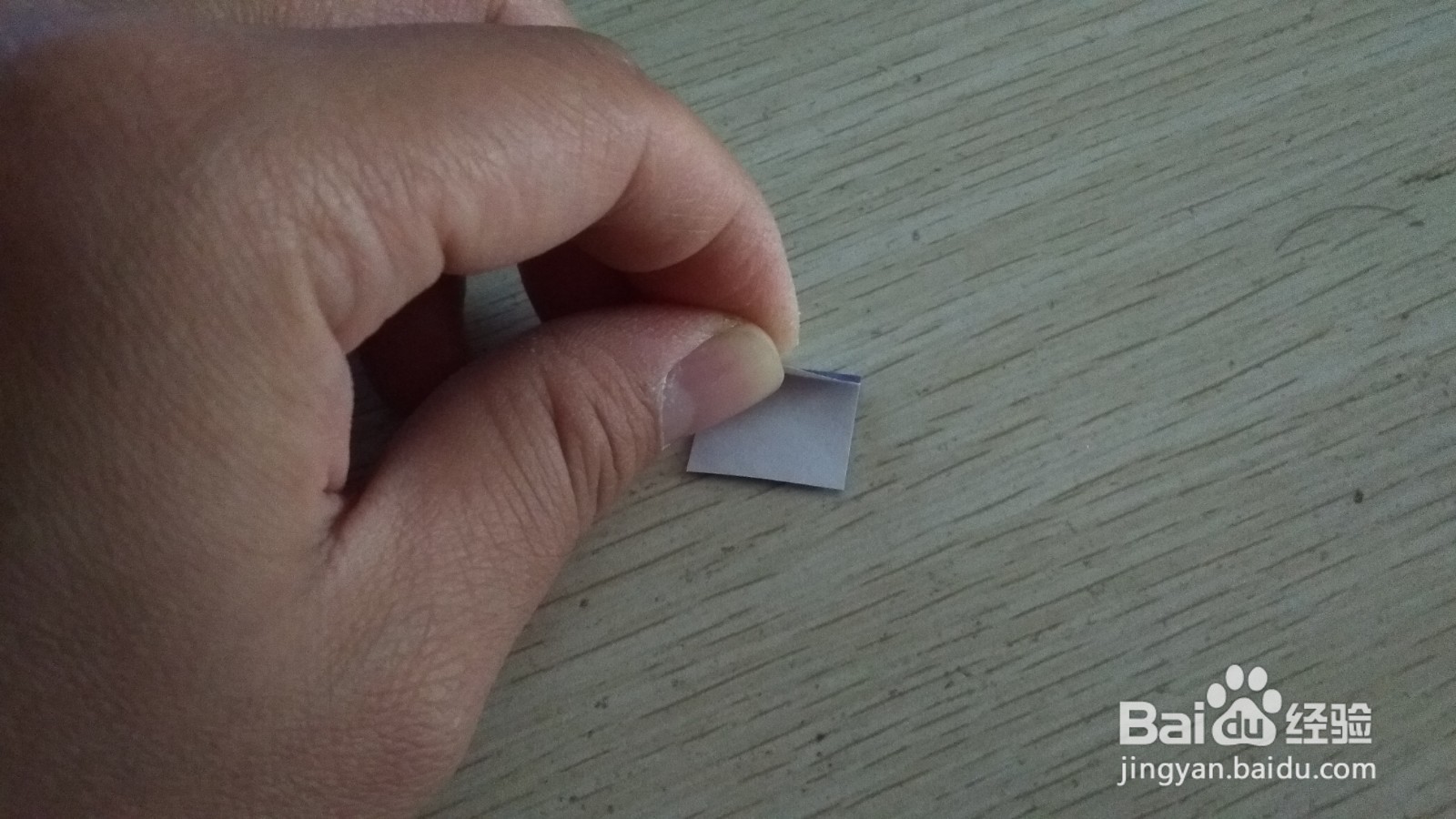 如何用一个长方形纸条做简易的中性笔的支架