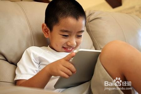 小孩迷恋玩手机父母该如何应对