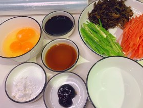 鱼香炒蛋的做法