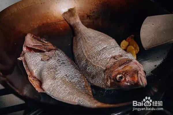 生活小妙招：煎鱼不破皮不粘锅的技巧