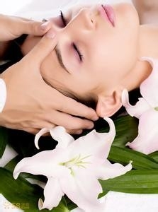 治疗偏头痛的实用小方法：[2]按摩风府穴