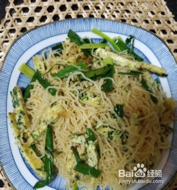 蛋饼炒米粉的制作 方法，三分钟包你学会！