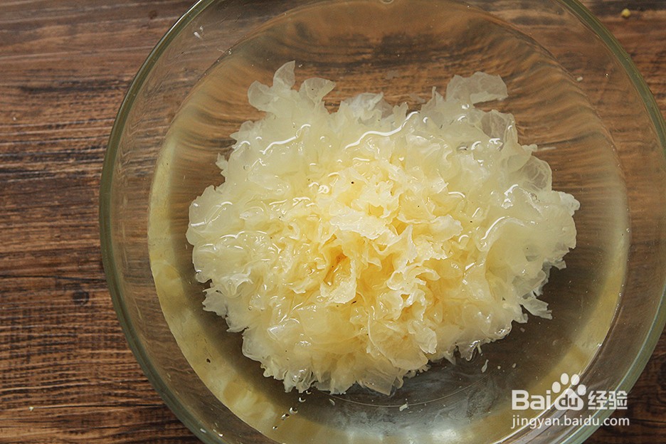 金针银耳黑枣煲鸡汤怎么做